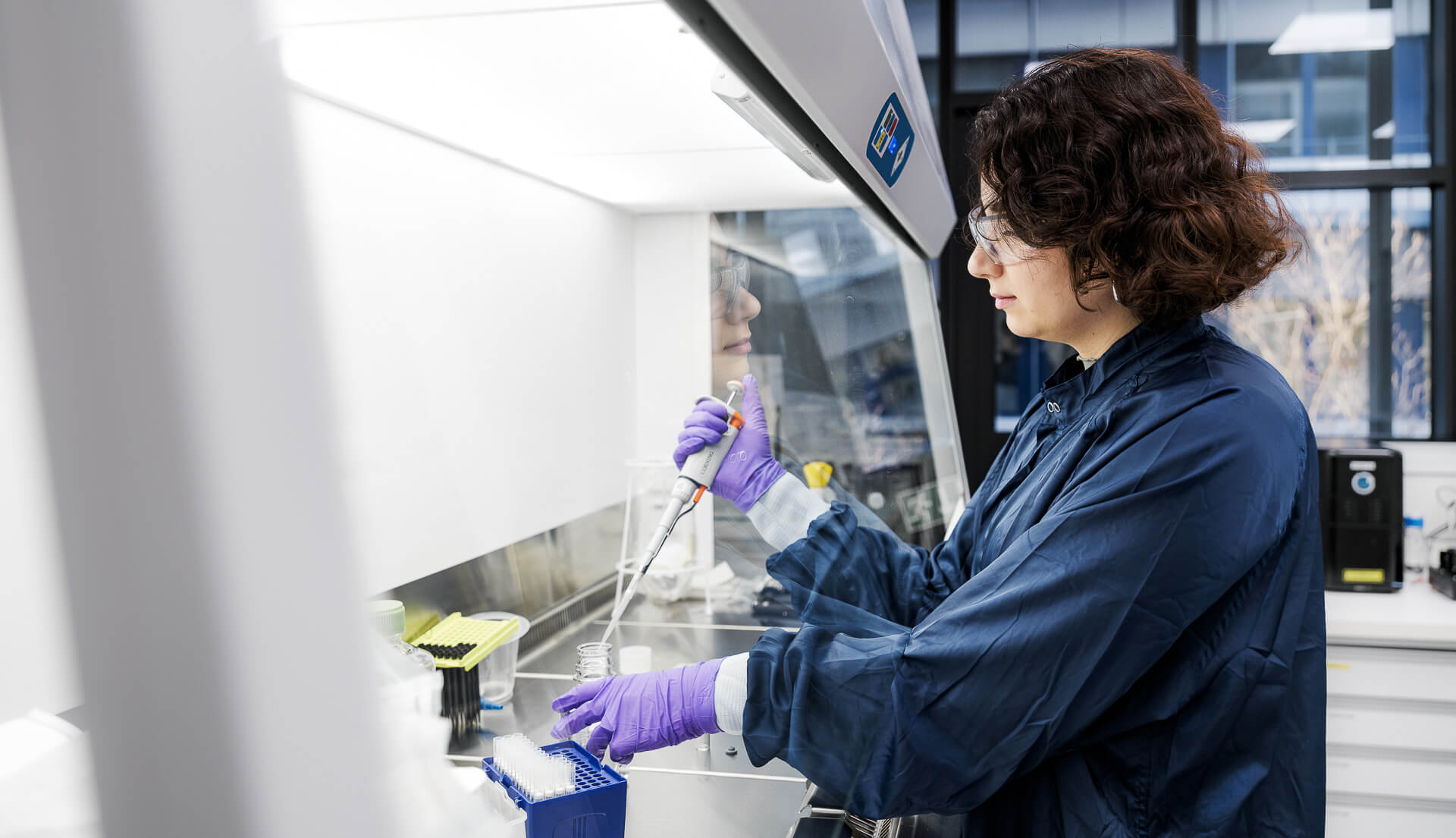 Scalable pharmaceutical production with early risk mitigation